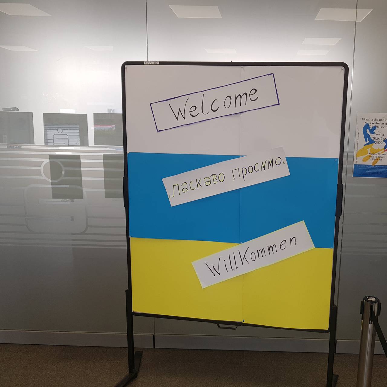 Das Willkommens-Plakat am Eingang des Ukraine-Treffs