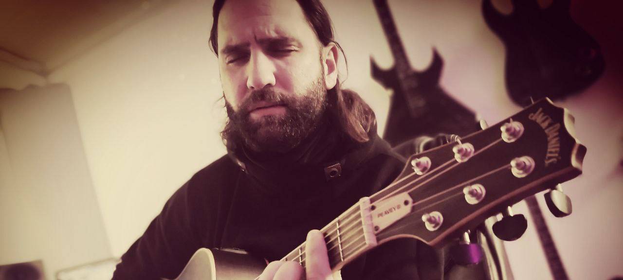 Alexi Kalpakas aus Neuss mit "Tell another Lie"