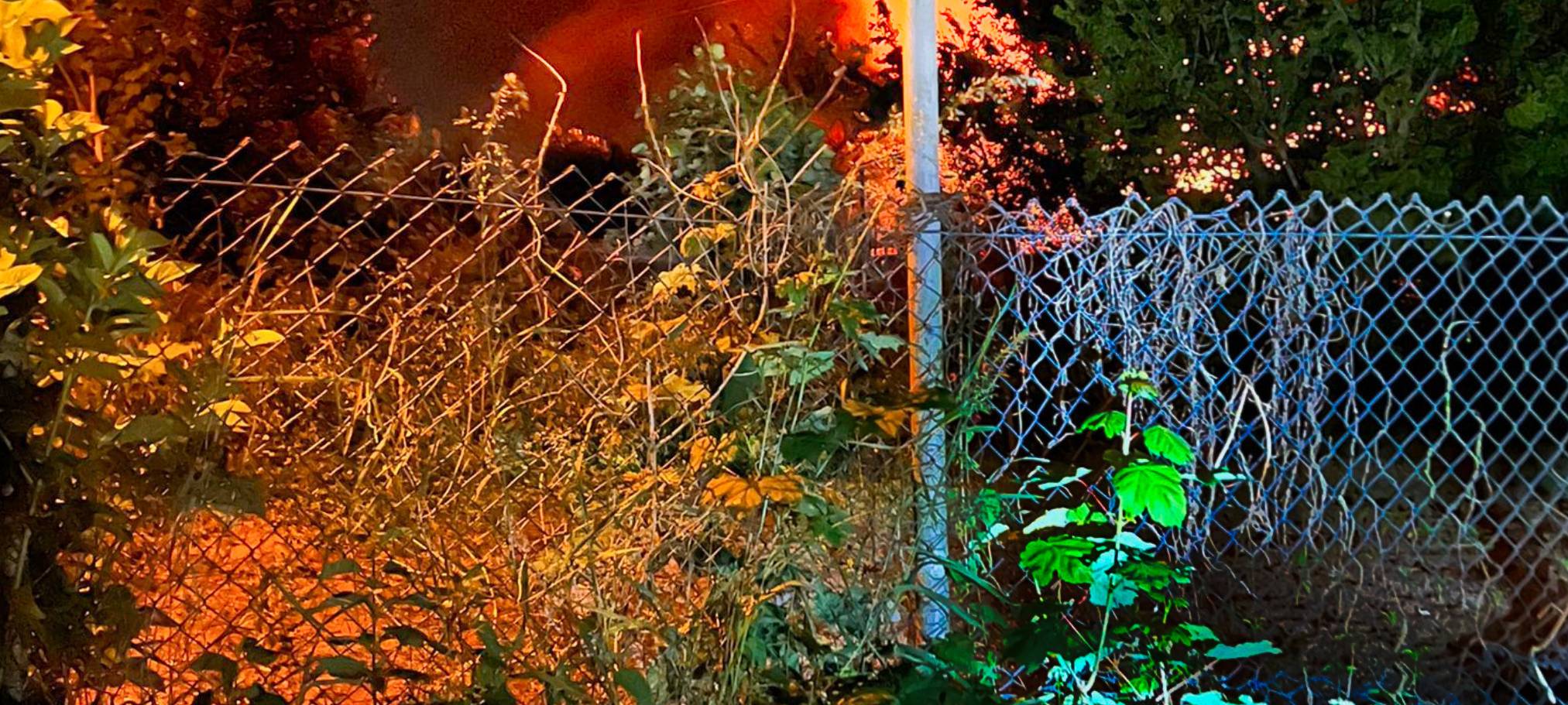 Feuerwehr Grevenbroich rettet 30 Vögel bei Brand