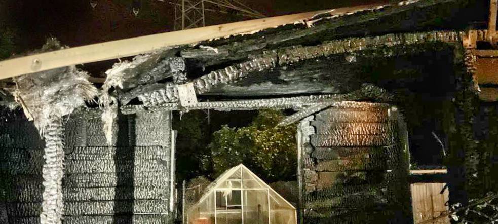 Feuerwehr Grevenbroich rettet 30 Vögel bei Brand