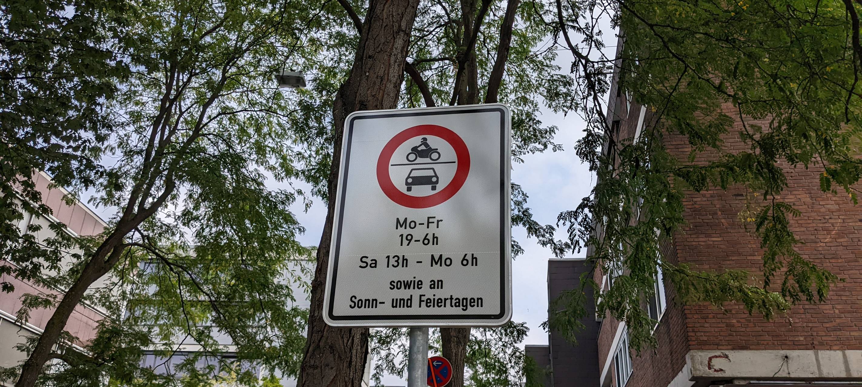 Aktuelle Situation auf der Sebastianusstraße in Neuss