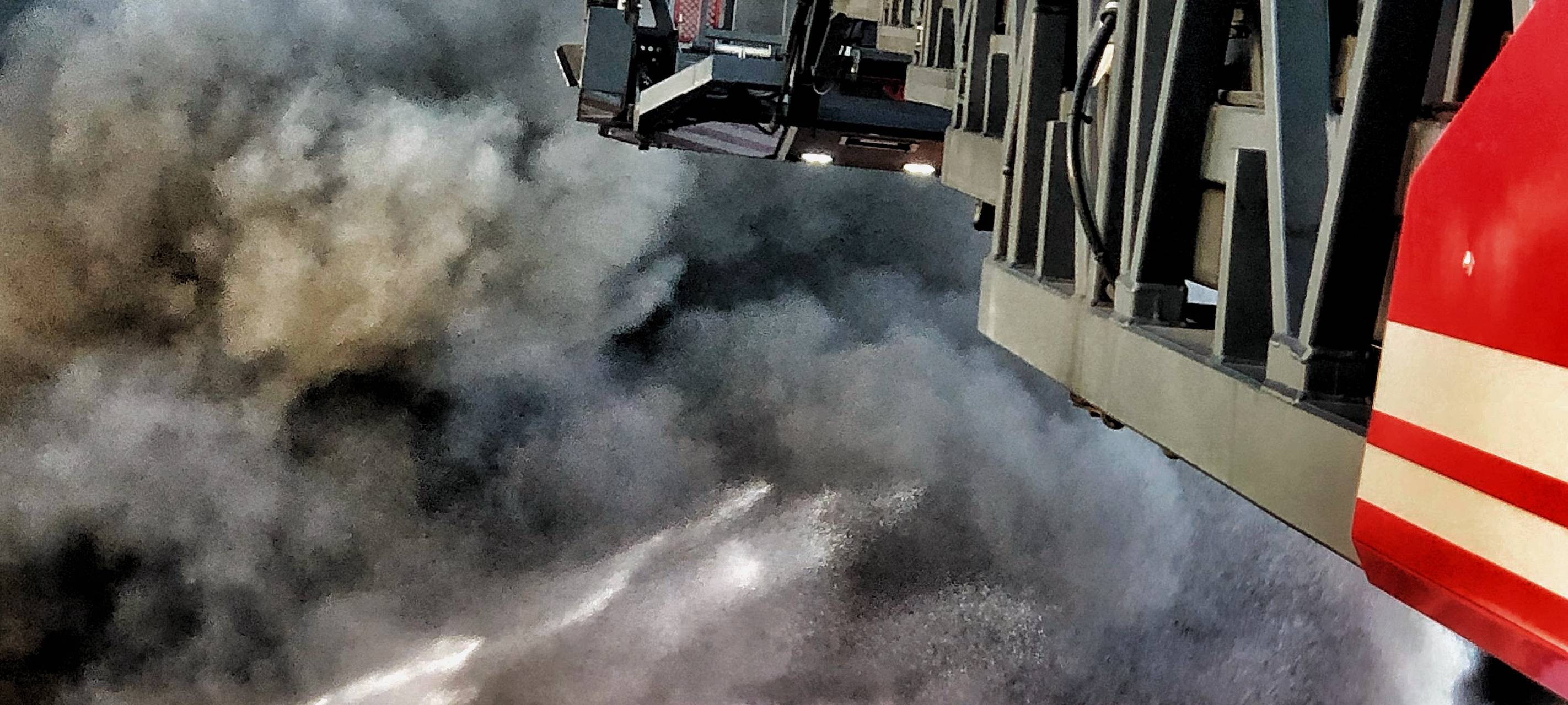 Erneut Brand auf Schrottplatz zwischen Neuss und Kaarst