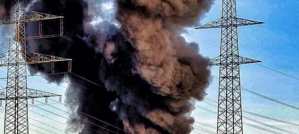 Erneut Brand auf Schrottplatz zwischen Neuss und Kaarst