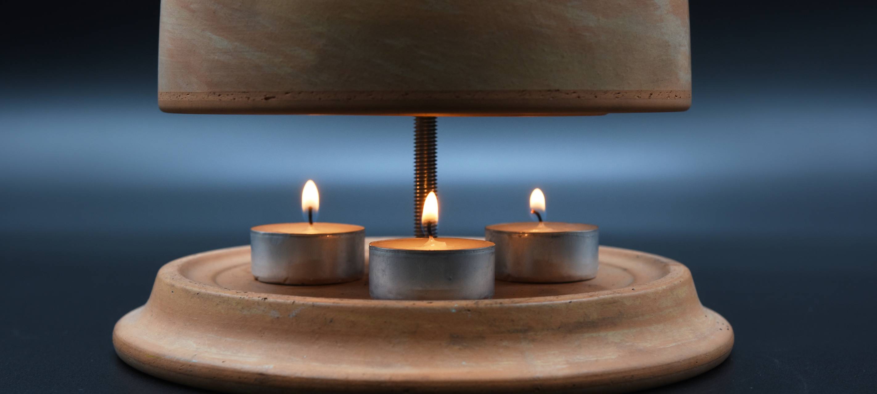 Leitstelle vom Rhein-Kreis Neuss warnt vor Teelichtöfen