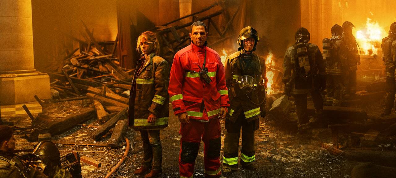 Die Einsatzkräfte in der Kathedrale.