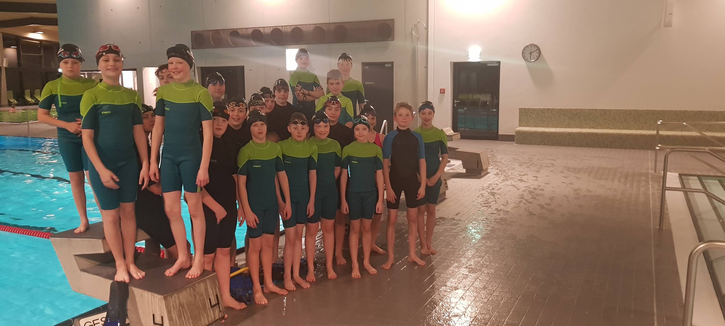 Die kleinen Schwimmer im Neopren-Anzug