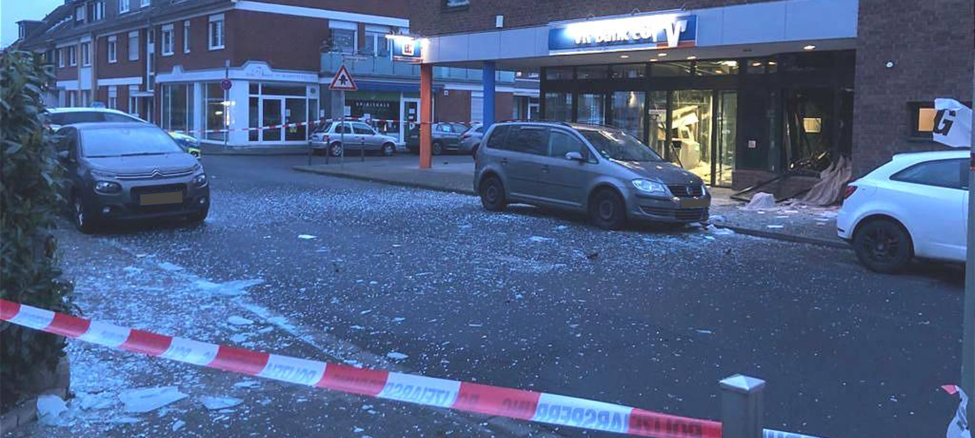 Neuss: Suche nach Geldautomatensprengern