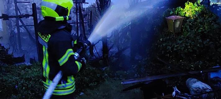 Feuer in Kleingarten in Neuss-Holzheim