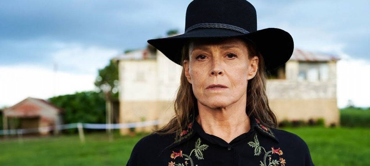 June auf ihrer Blumenfarm.