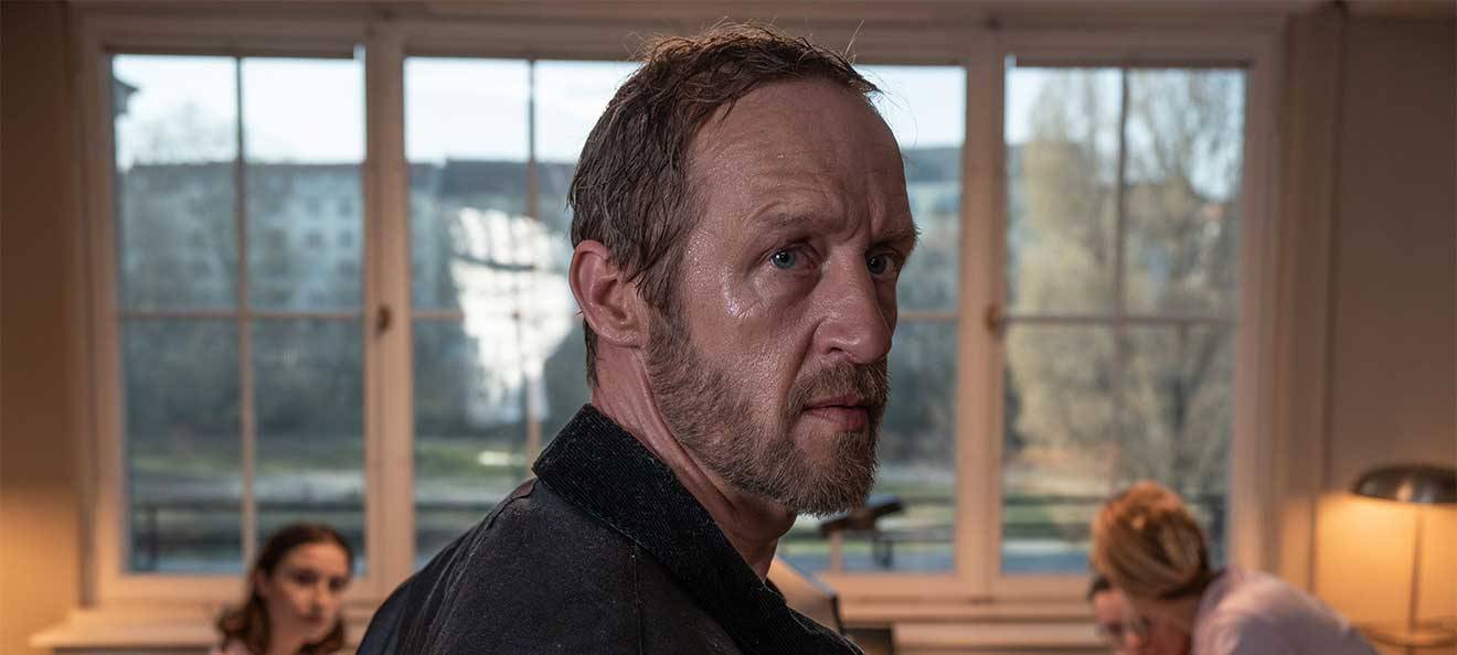 Viktor sucht verzweifelt nach seiner Tochter.