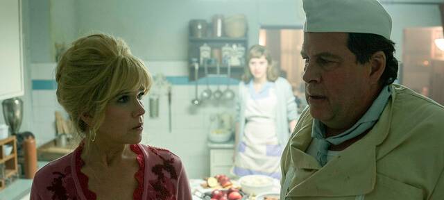 Evas Eltern streiten in der Küche.