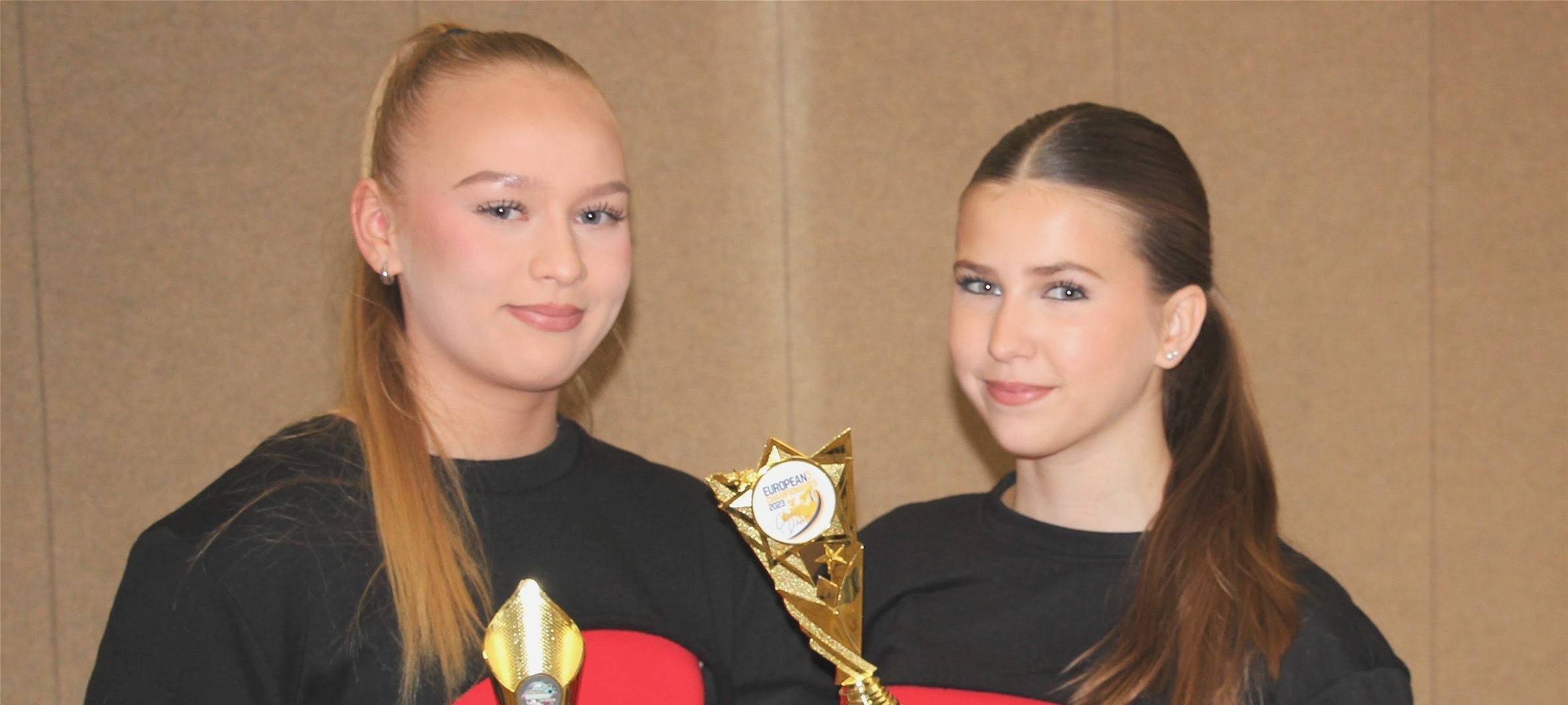 Cheerleaderinnen vom FC Delhoven fahren zur WM