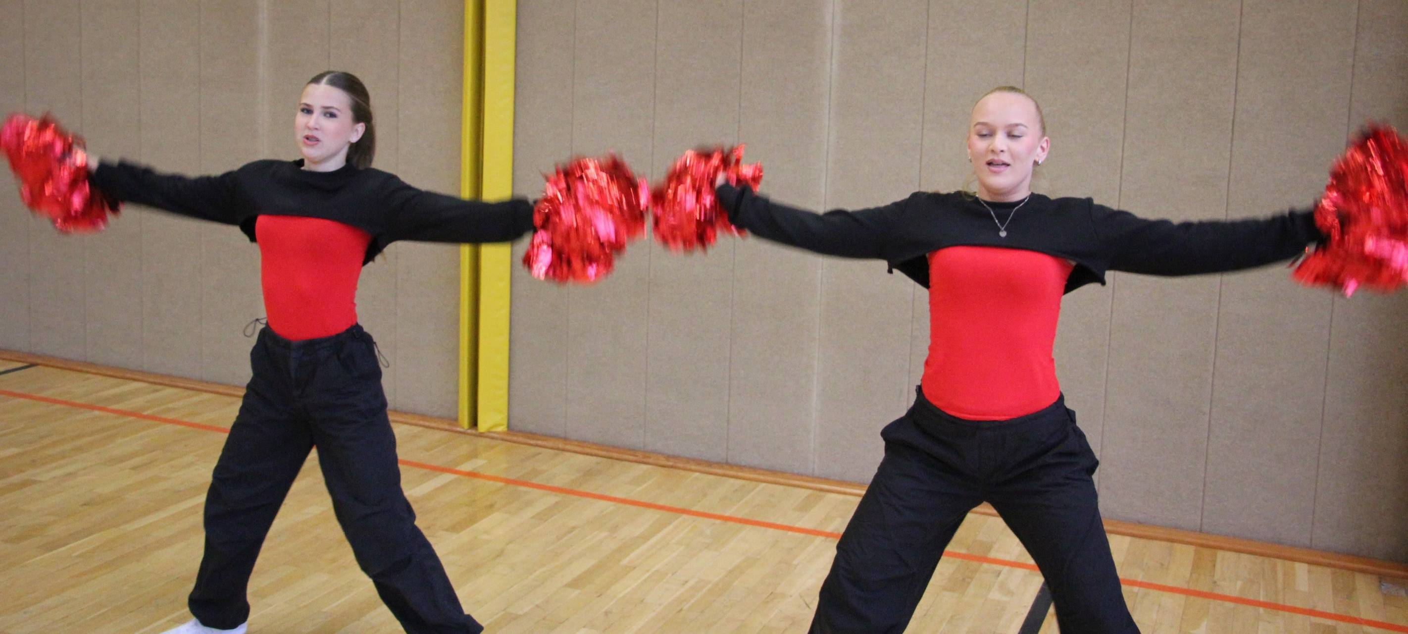 Cheerleaderinnen vom FC Delhoven fahren zur WM