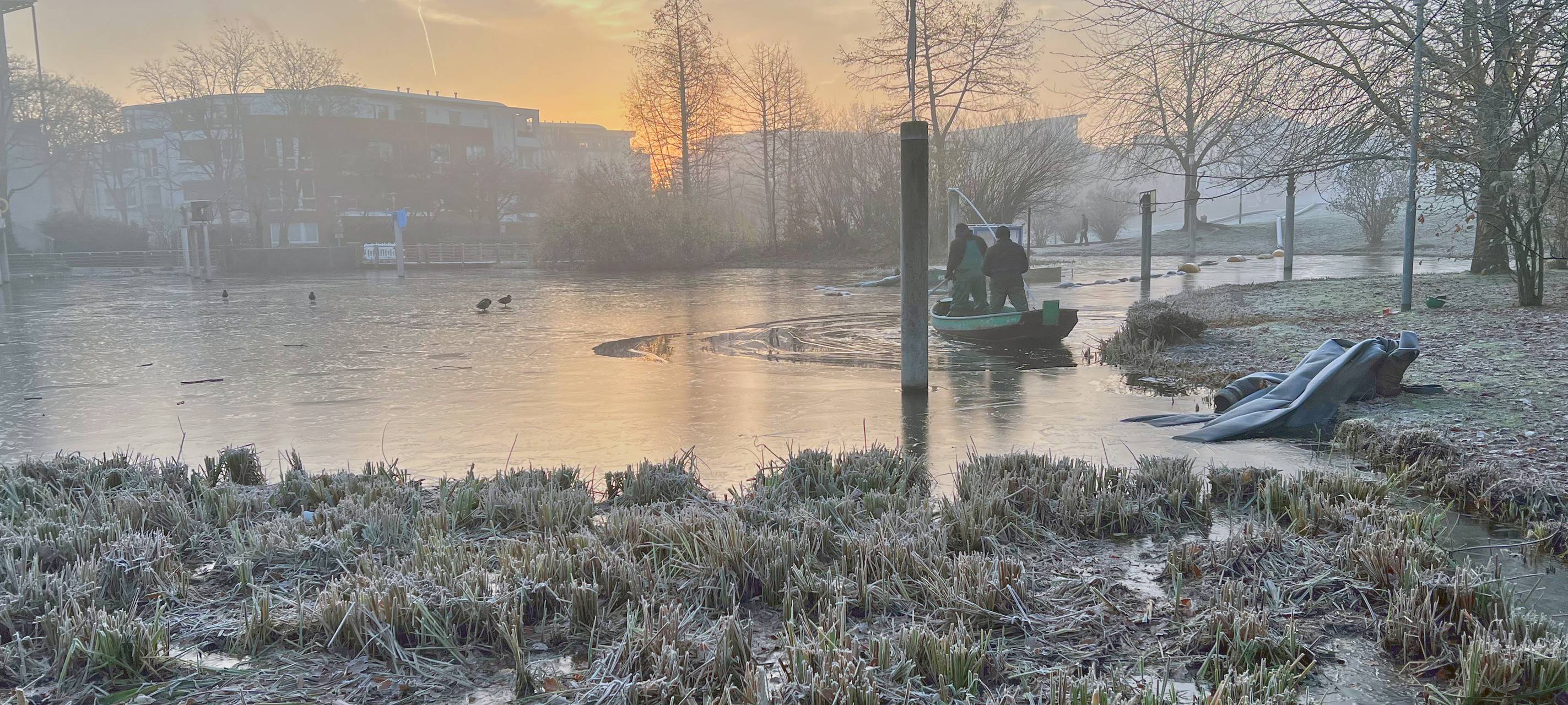 Entschlammung von Kaarster Stadtparksee gestartet