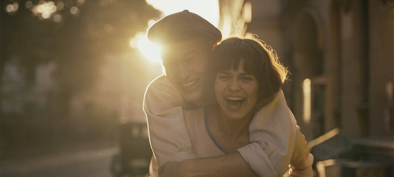 Vicky und Harry auf dem Fahrrad.
