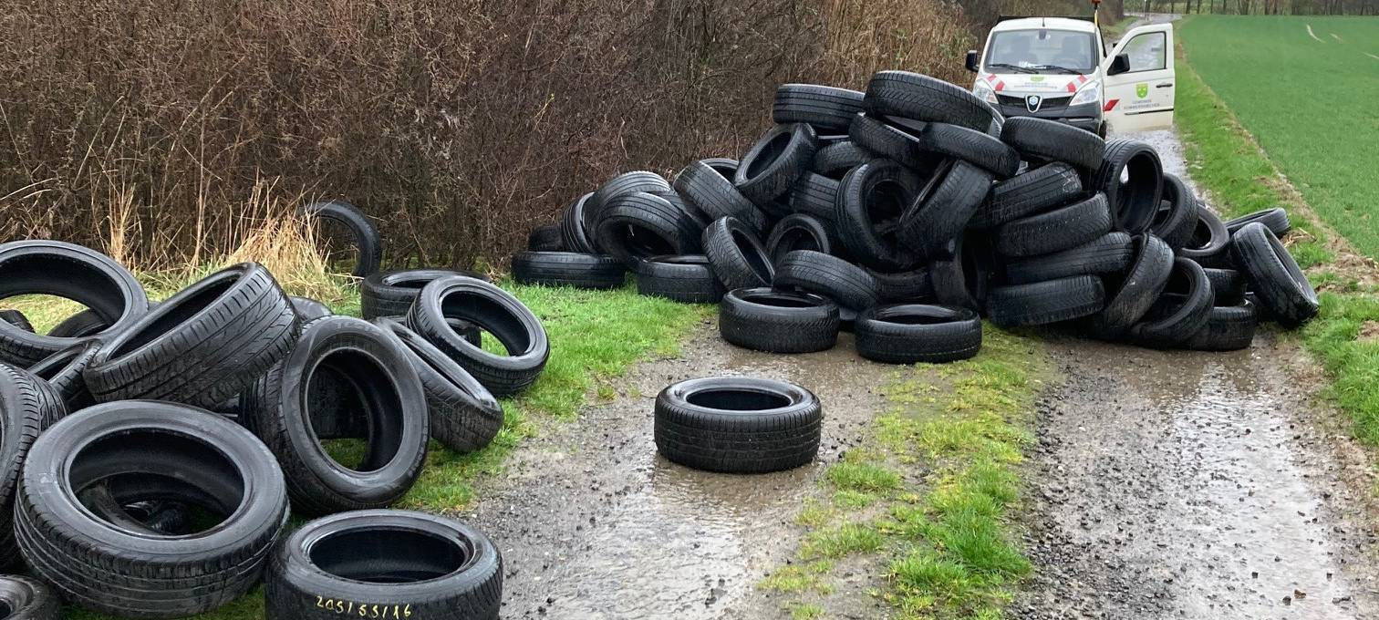 Erneut alte Autoreifen illegal in Rommerskirchen entsorgt
