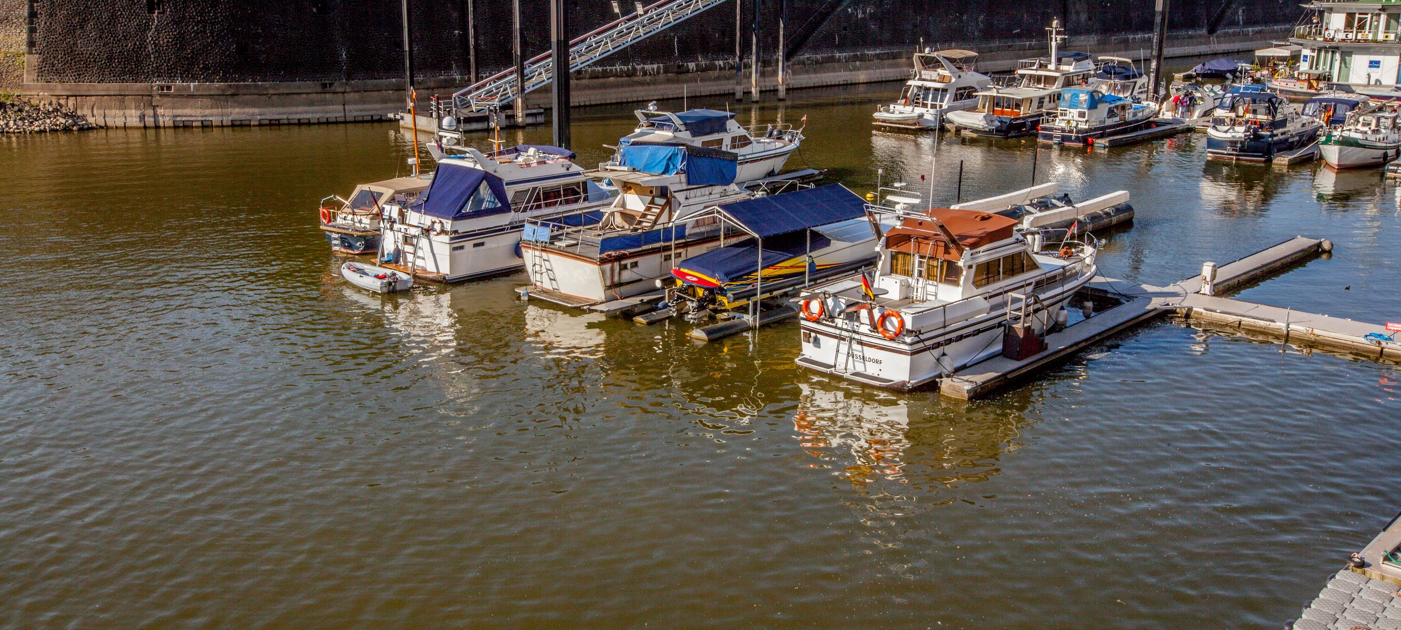Niederiger Rheinpegel in Neuss bereitet Probleme