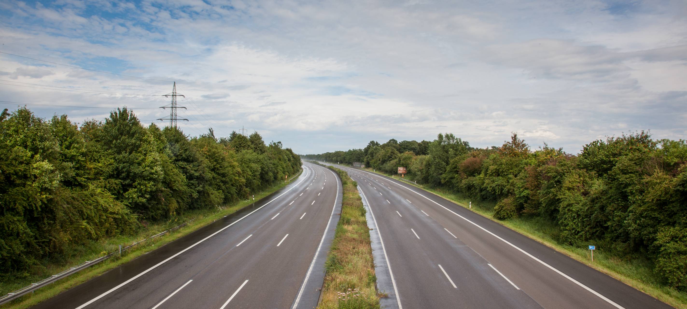 Digitale Anzeigen bei Starkwind auf A44/A61 bei Jüchen