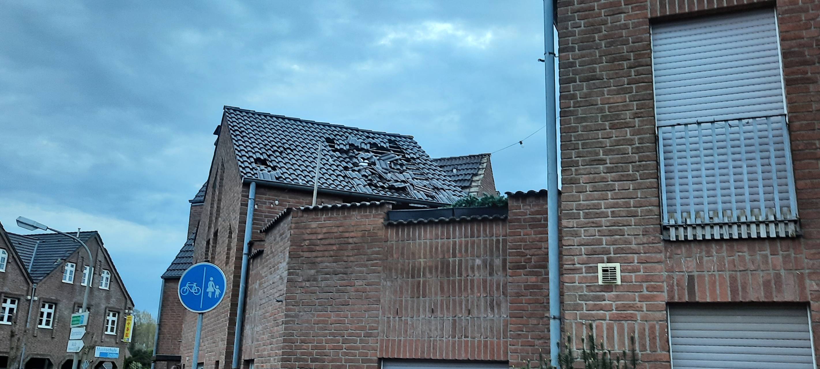 Schweres Unwetter (evtl. Windhose) über Korschenbroich