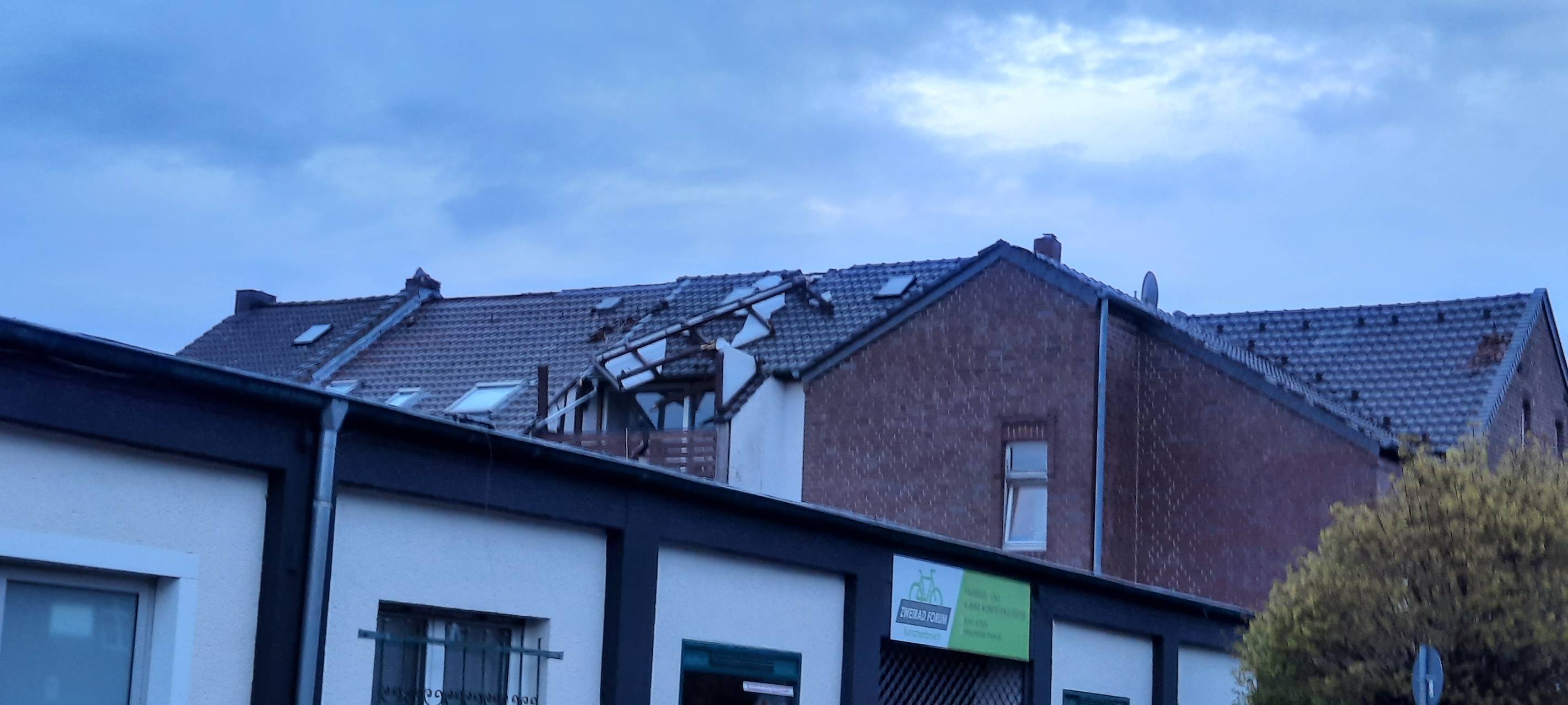 Schweres Unwetter (evtl. Windhose) über Korschenbroich