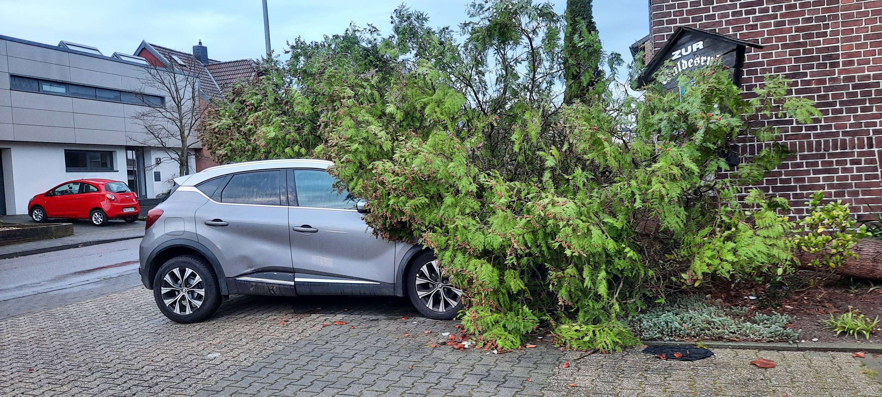 Schweres Unwetter (evtl. Windhose) über Korschenbroich