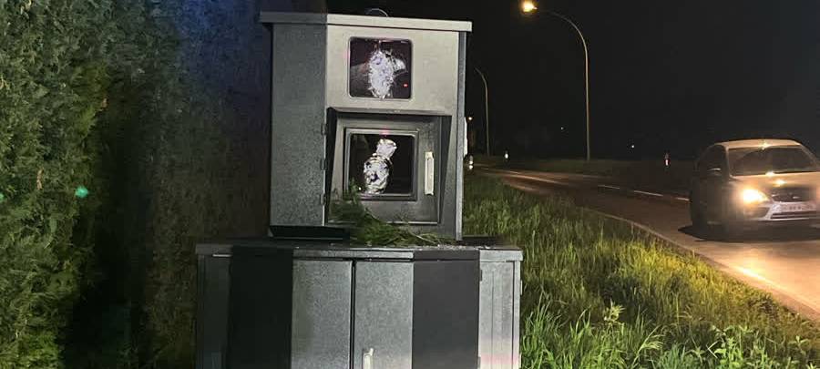 Wieder mobiler Blitzer in Grevenbroich beschädigt