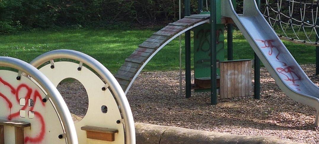 Spiel- und Fitnessgeräte in Meerbusch beschädigt