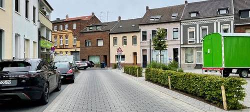 Grevenbroich: Hecke gegen Parksünder