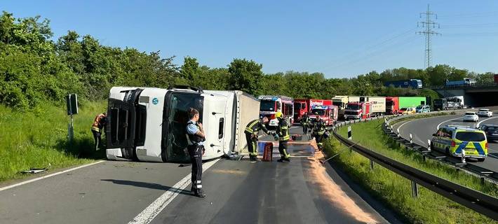 Großer Unfall auf Tangente zwischen A46 und A57 Richtung Neuss