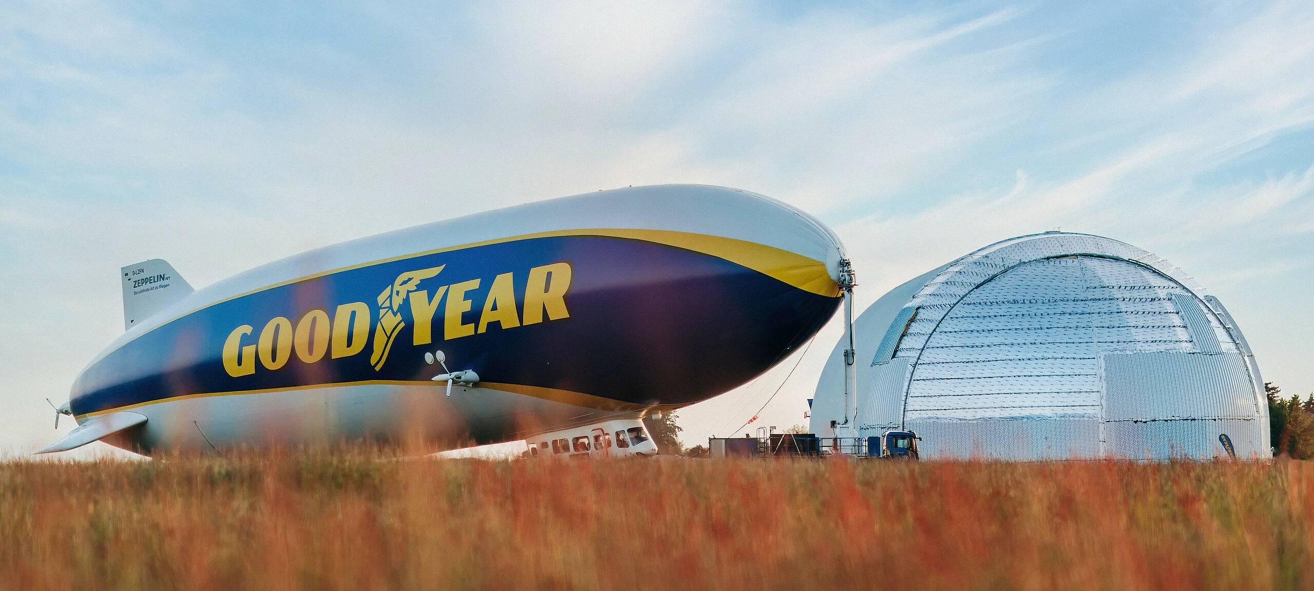 Zeppelin über Neuss und Düsseldorf