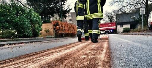 Glättegefahr in Neuss wegen Speiseöl auf den Straßen