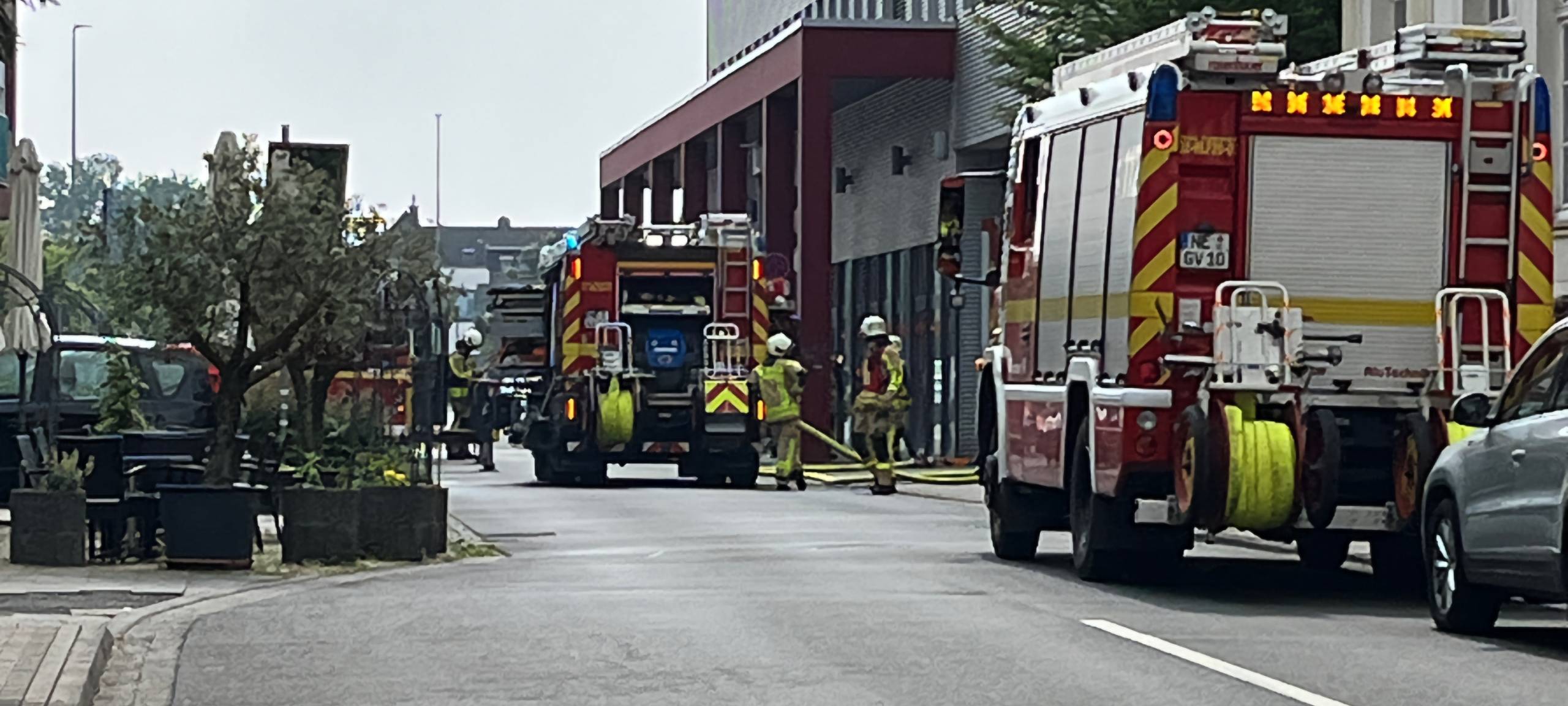 Feuer in Einkaufszentrum in Grevenbroich-Wevelinghoven