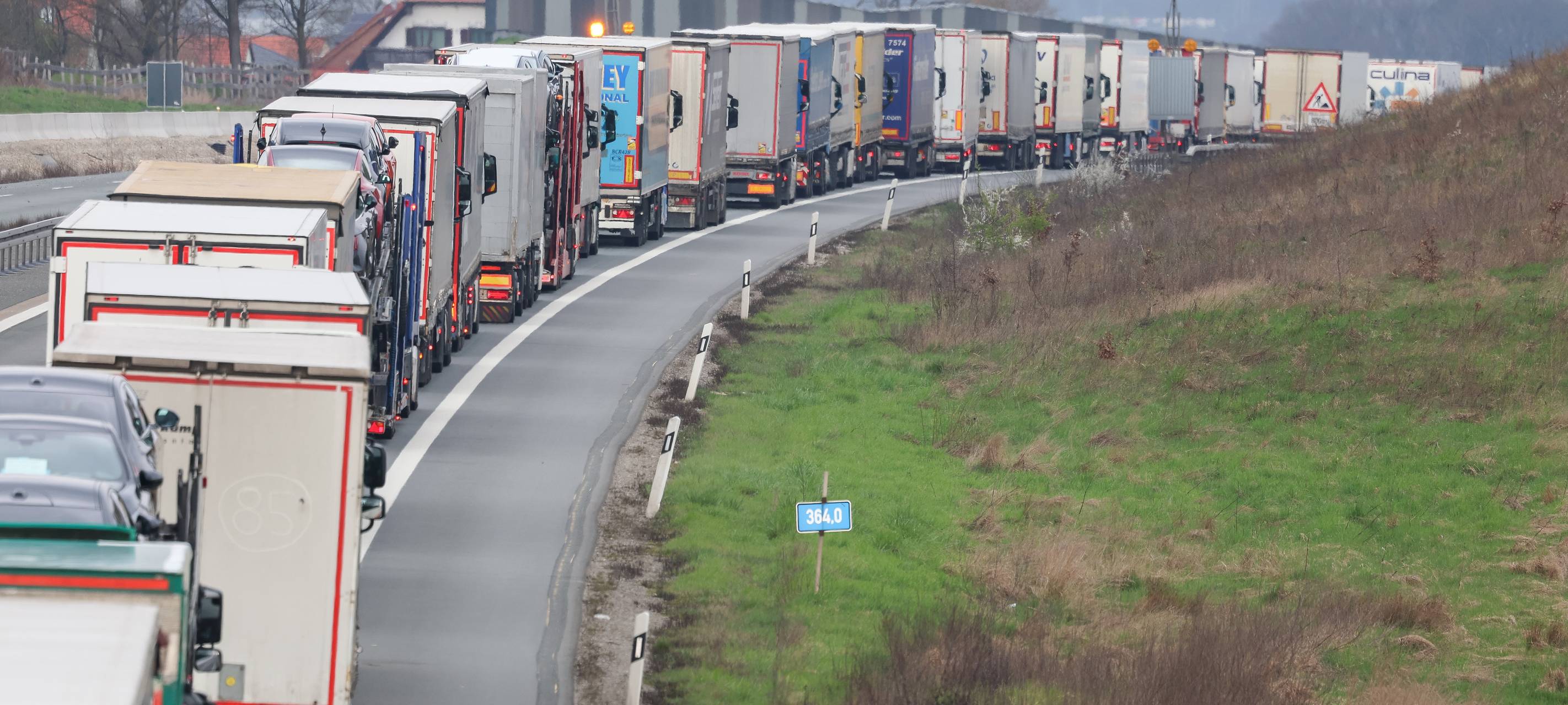 Staus und Sperrungen während der Sommerferien