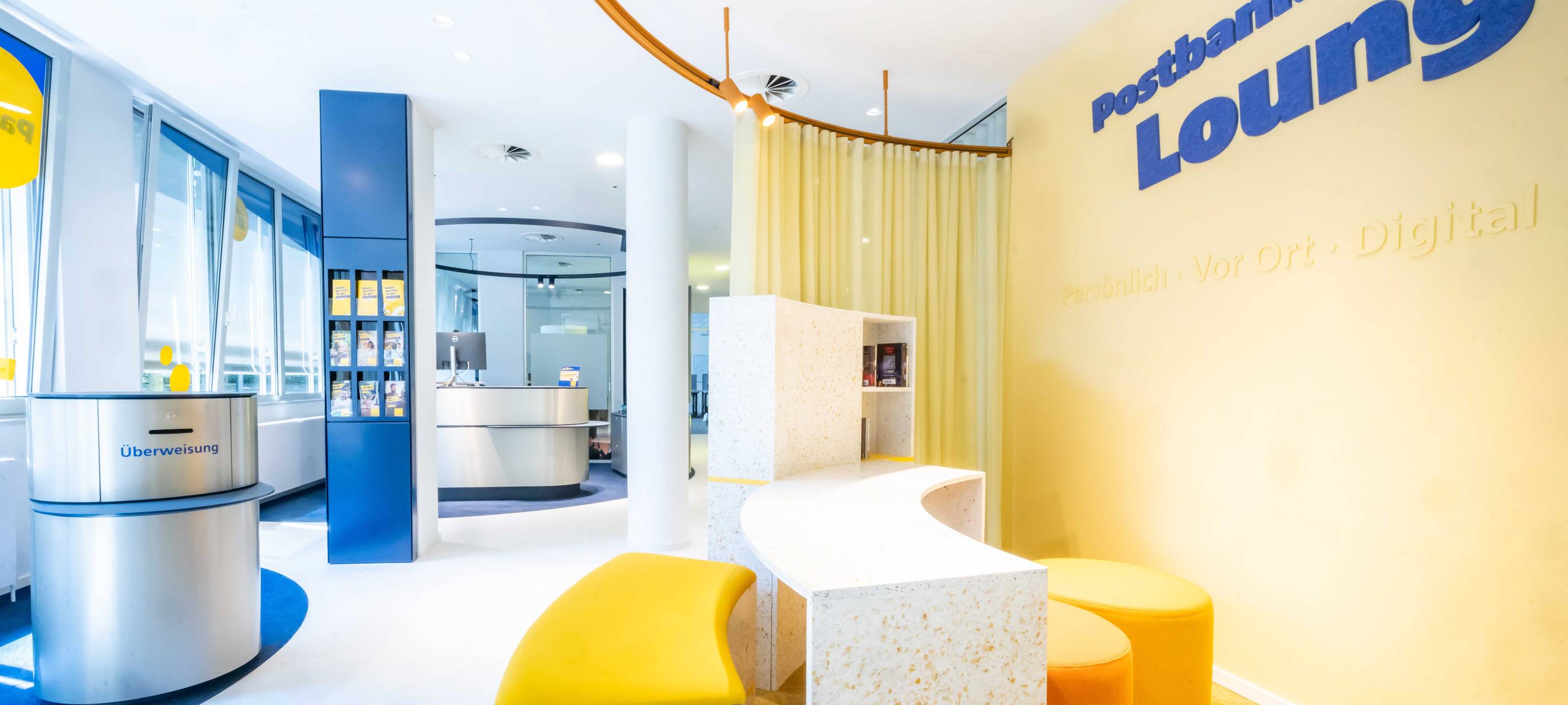 Streiks bei der Postbank in Neuss