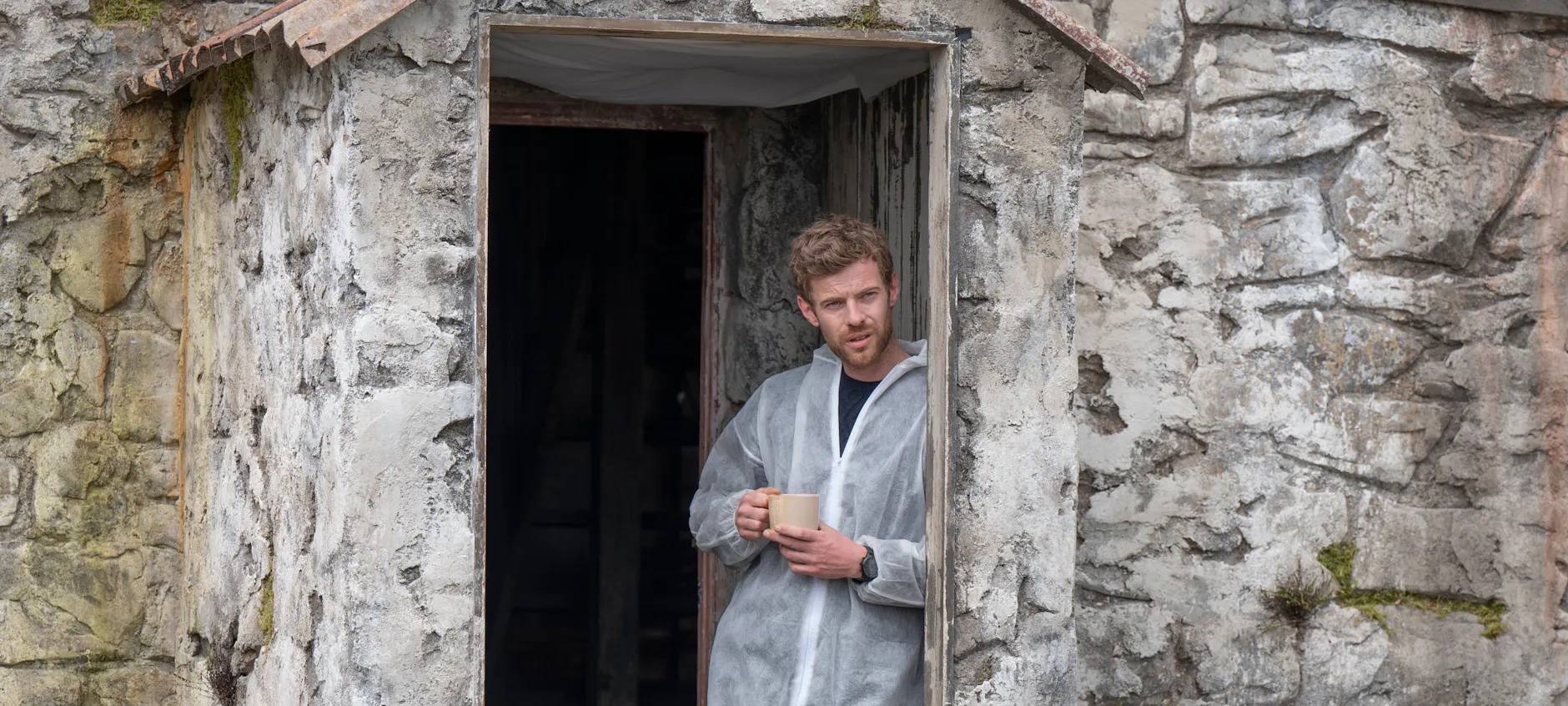 Dr. Hunter ist immer wieder mit seiner Vergangenheit konfrontiert.