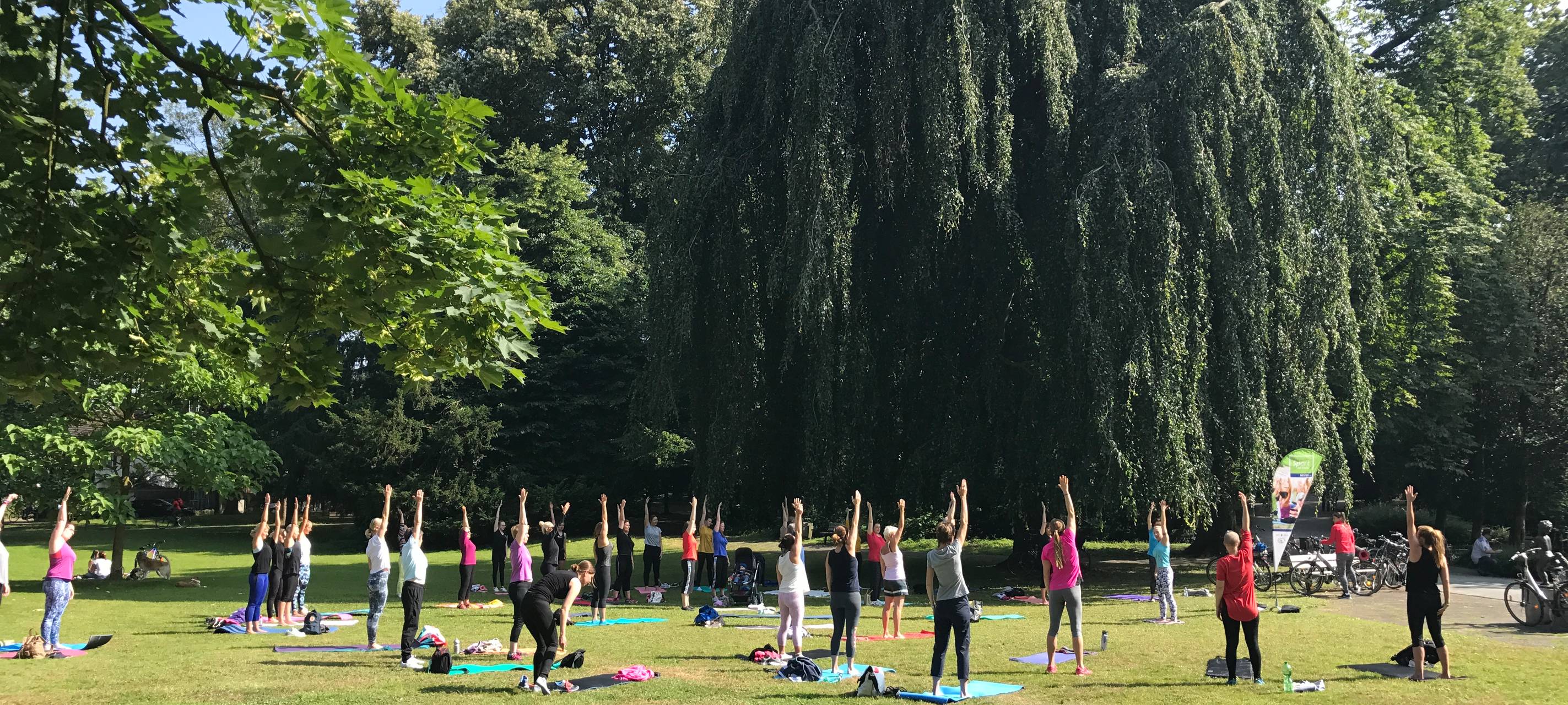 Pilates im Neusser Stadtgarten