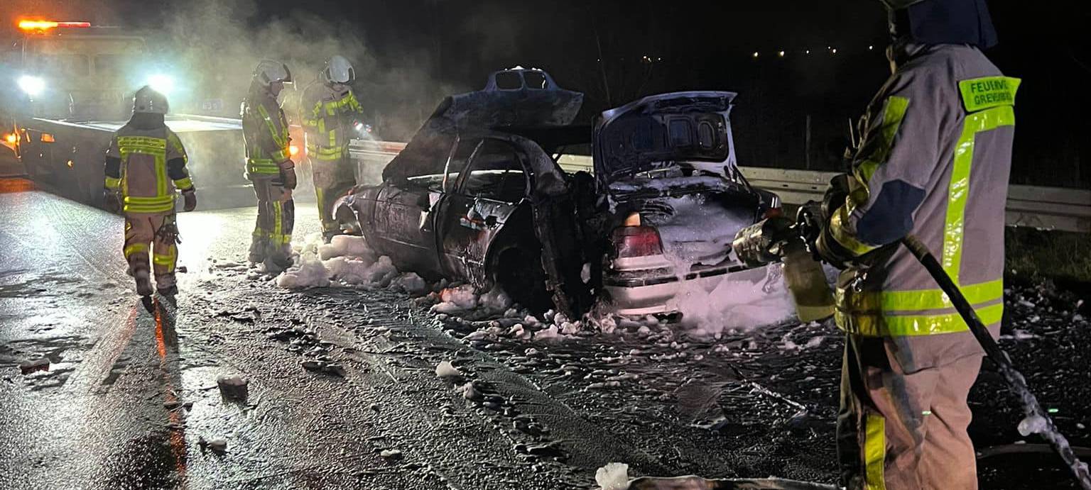 Brennender BMW auf A46 bei Grevenbroich wirft Fragen auf