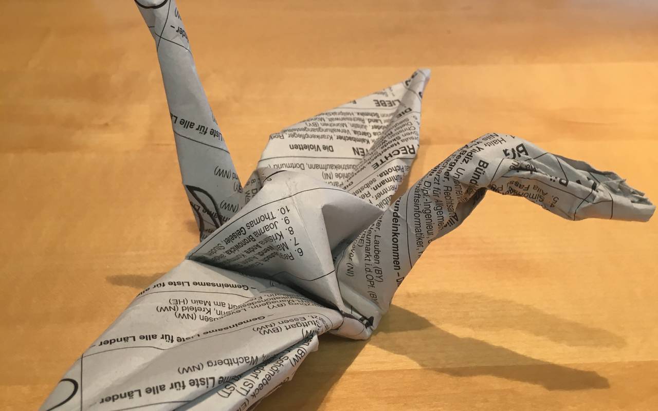 Origami-Kranich aus Europawahl-Stimmzettel