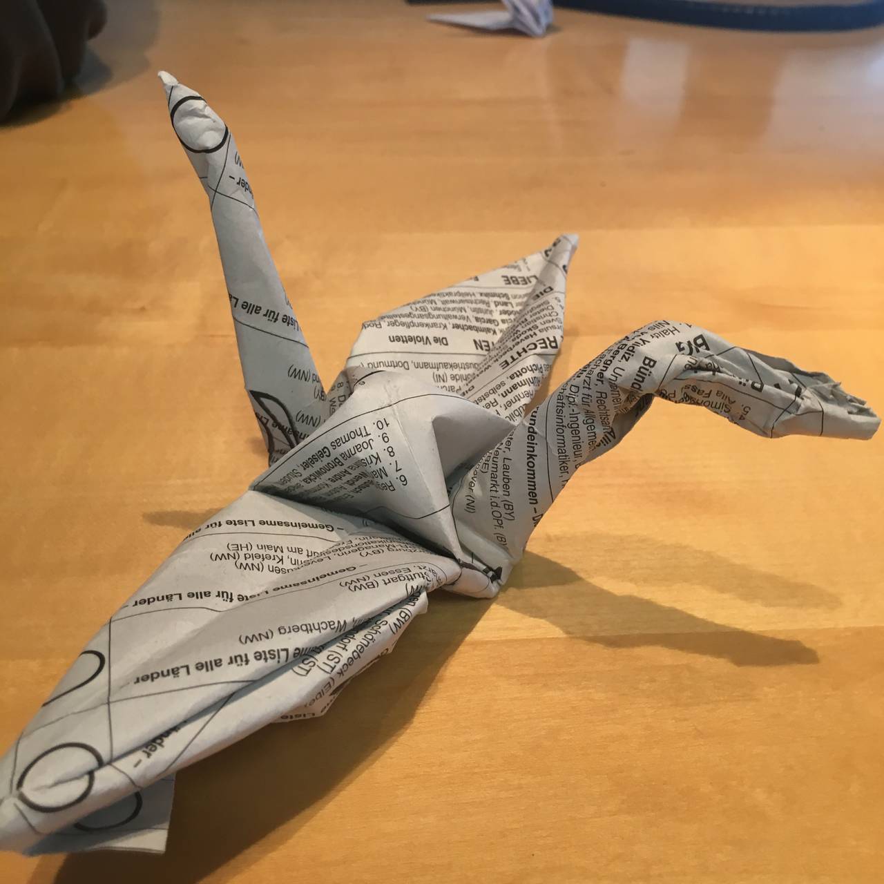 Origami-Kranich aus Europawahl-Stimmzettel
