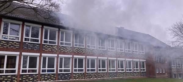 Feuer in Grevenbroicher Gesamtschule
