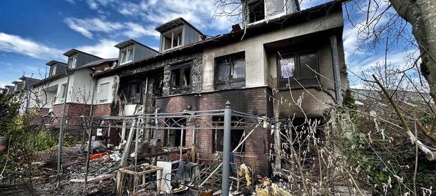 Mehrere Reihenhäuser in Neuss nach Feuer unbewohnbar