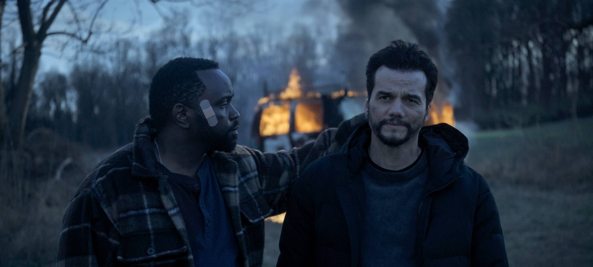 Manny und Ray unter Beschuss.