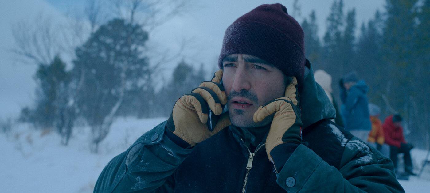 Die Polizei jagt der Mörder.