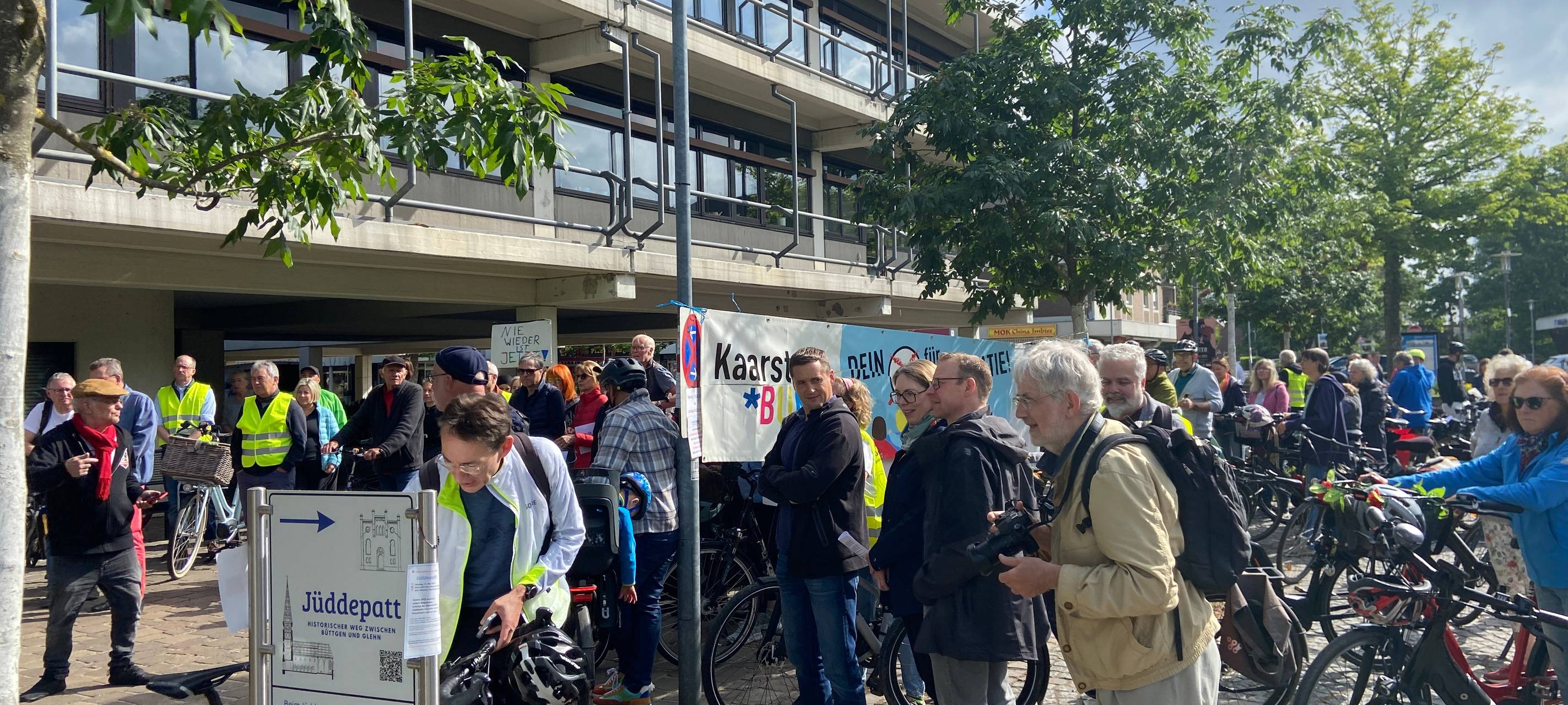 Demo nach Vandalismus an Schildern des Jüddepatts in Kaarst