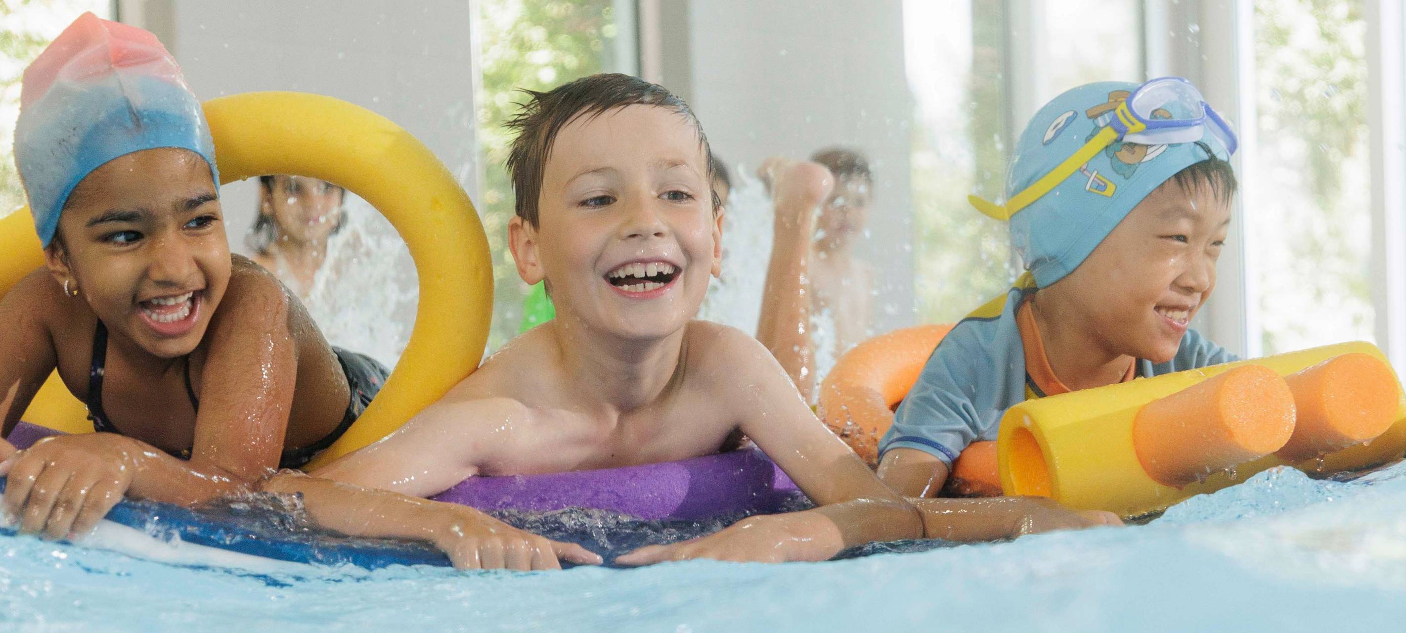 Schwimmenlernen im Hotel-Pool in Neuss