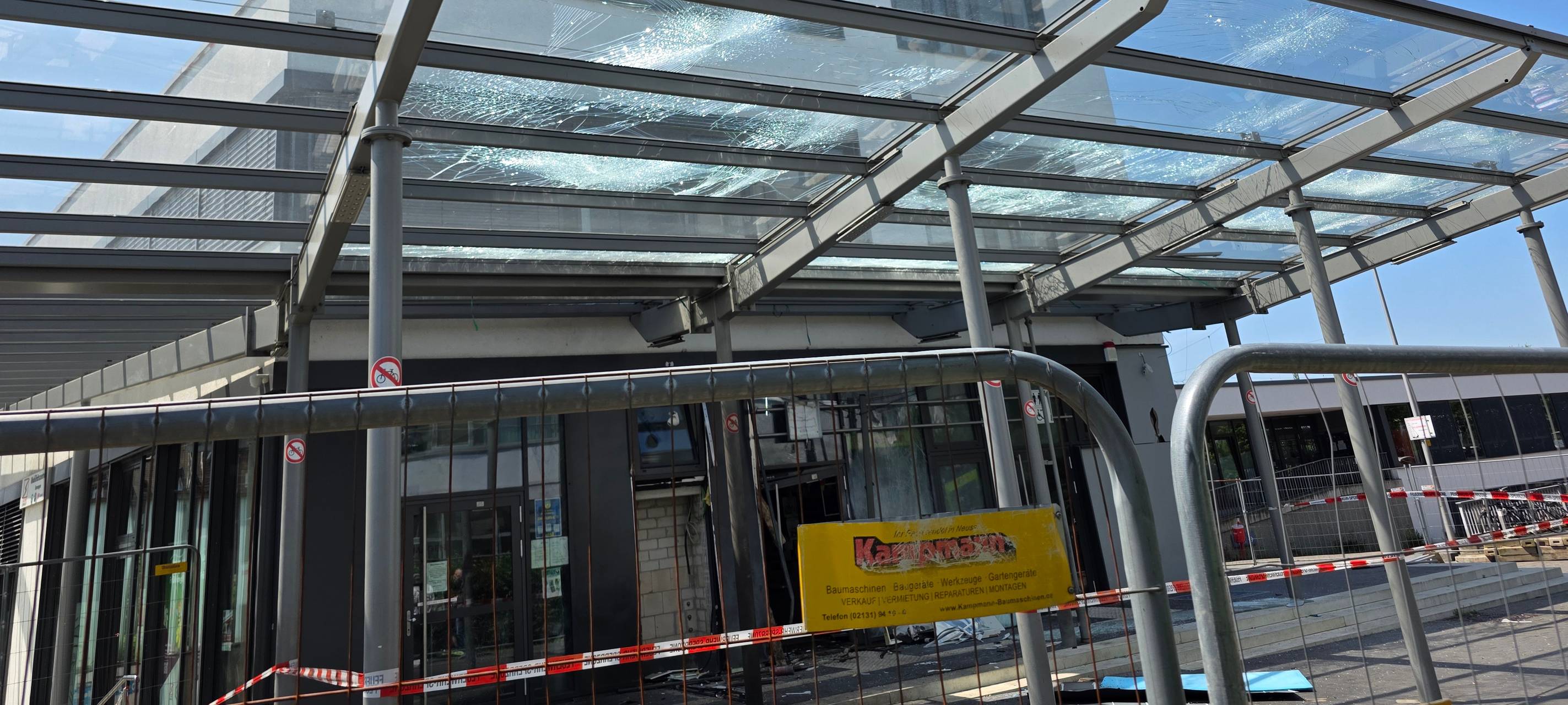 Öffentliche Fahndung nach Explosion in Dormagen