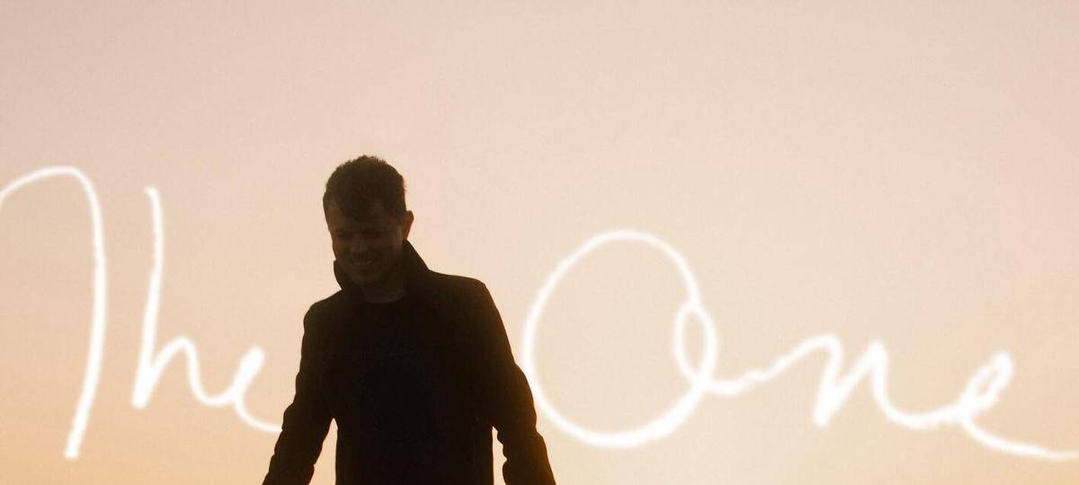 Musikstar Michael Patrick Kelly auf dem Cover seiner neuen Single "The One"