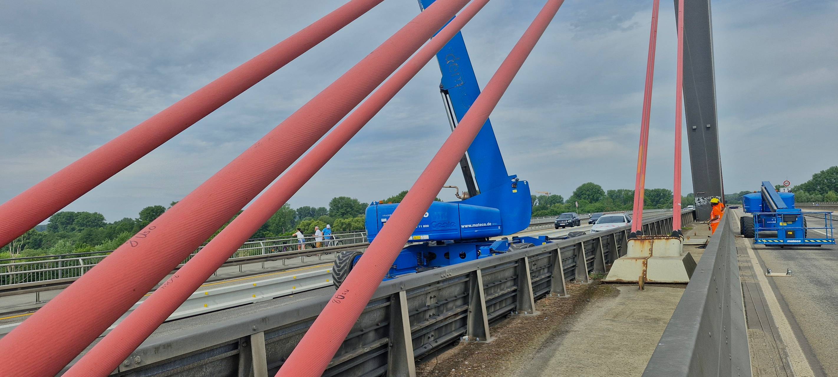 Seilprüfungen an Flughafenbrücke