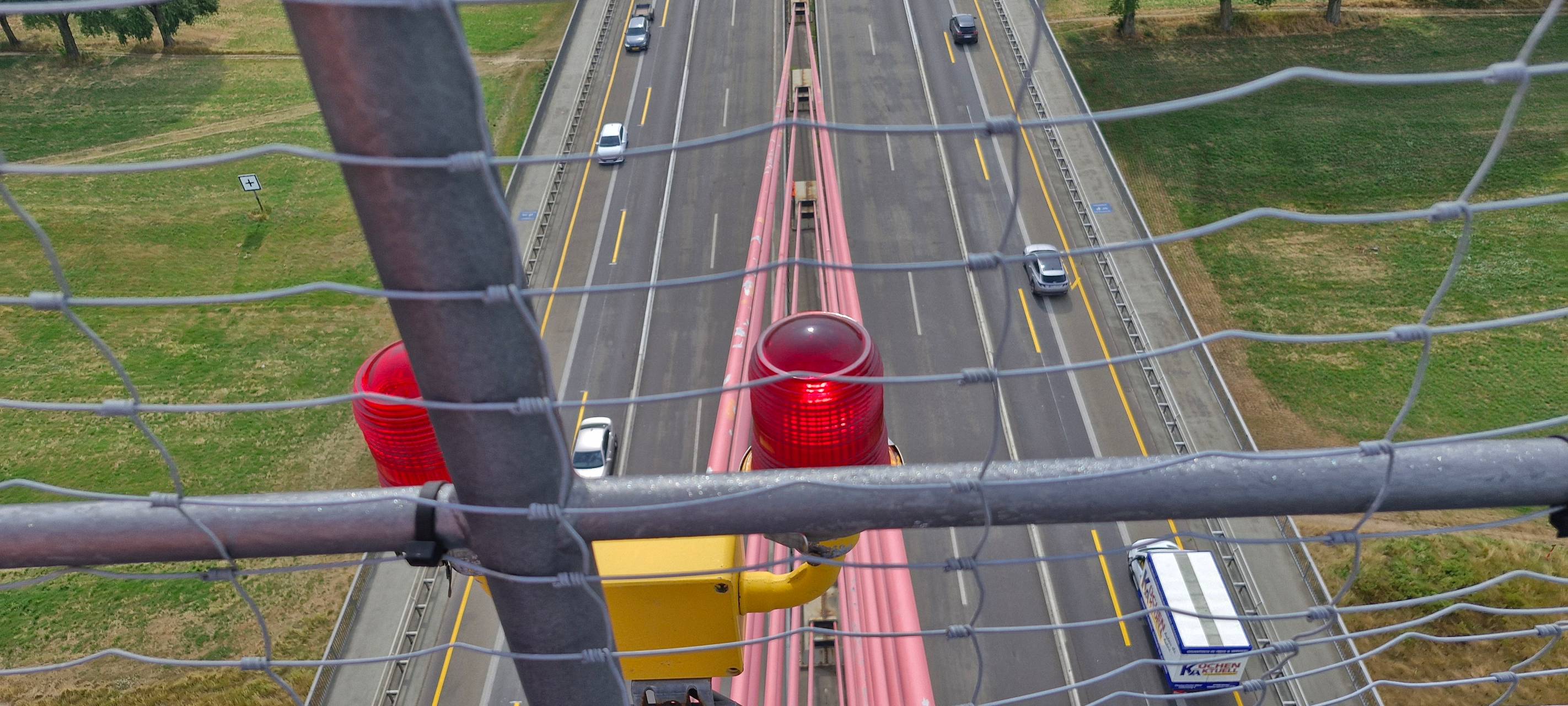 Seilprüfungen an Flughafenbrücke