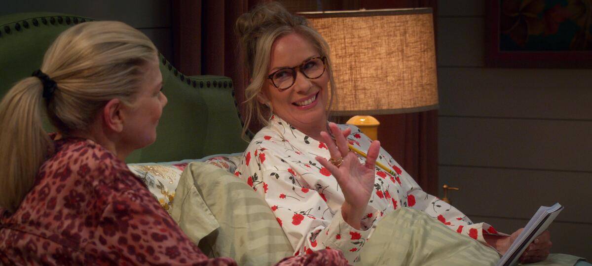 Leanne und ihre beste Freundin im Bett.